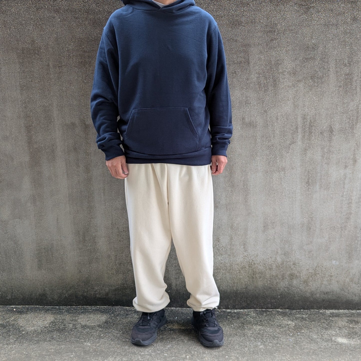 <OSOCU> 国産吊り編み生地のスウェットパンツ アイボリー