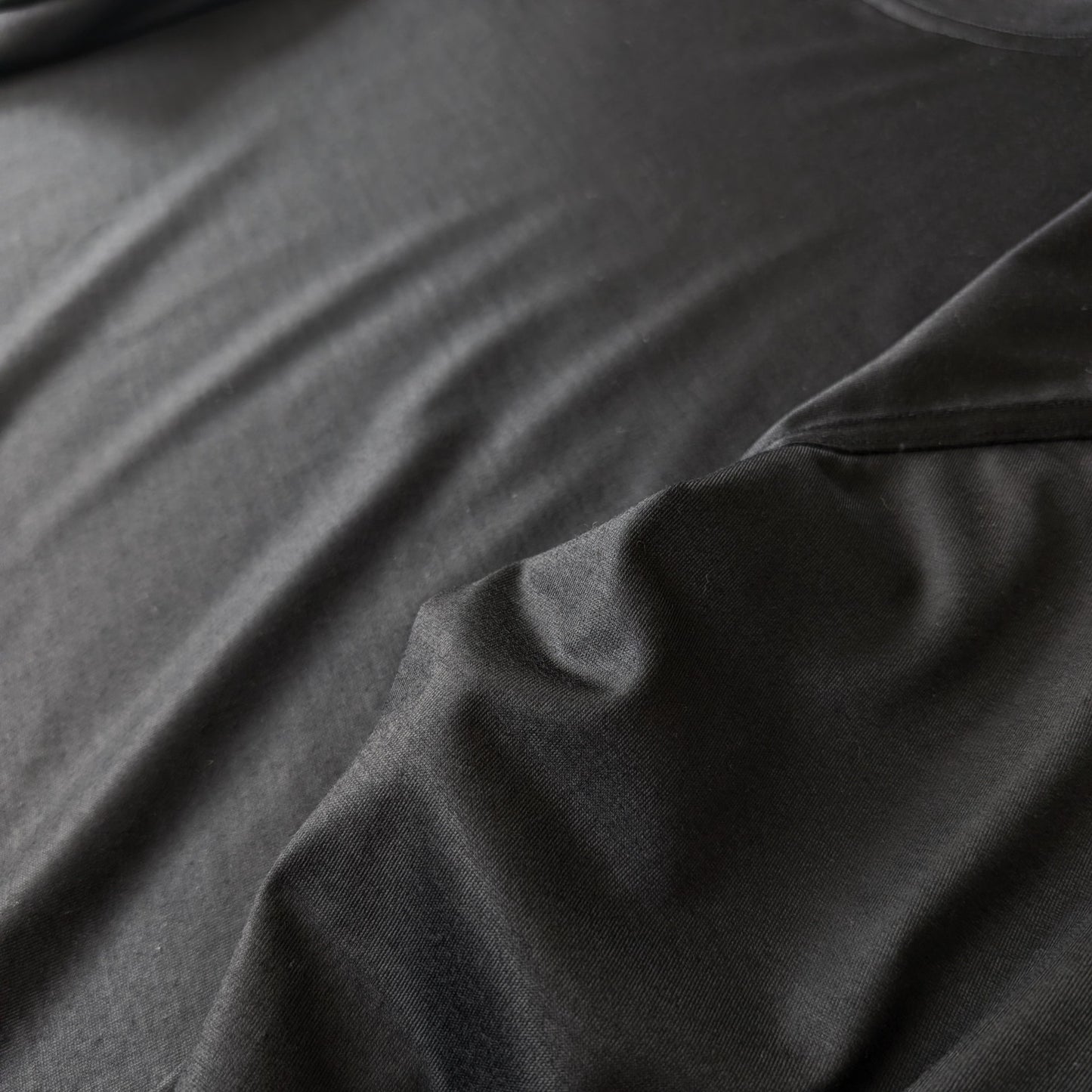 <OSOCU> 受注生産 尾州ウール Super160 メリノウール100% ロングTシャツ 黒
