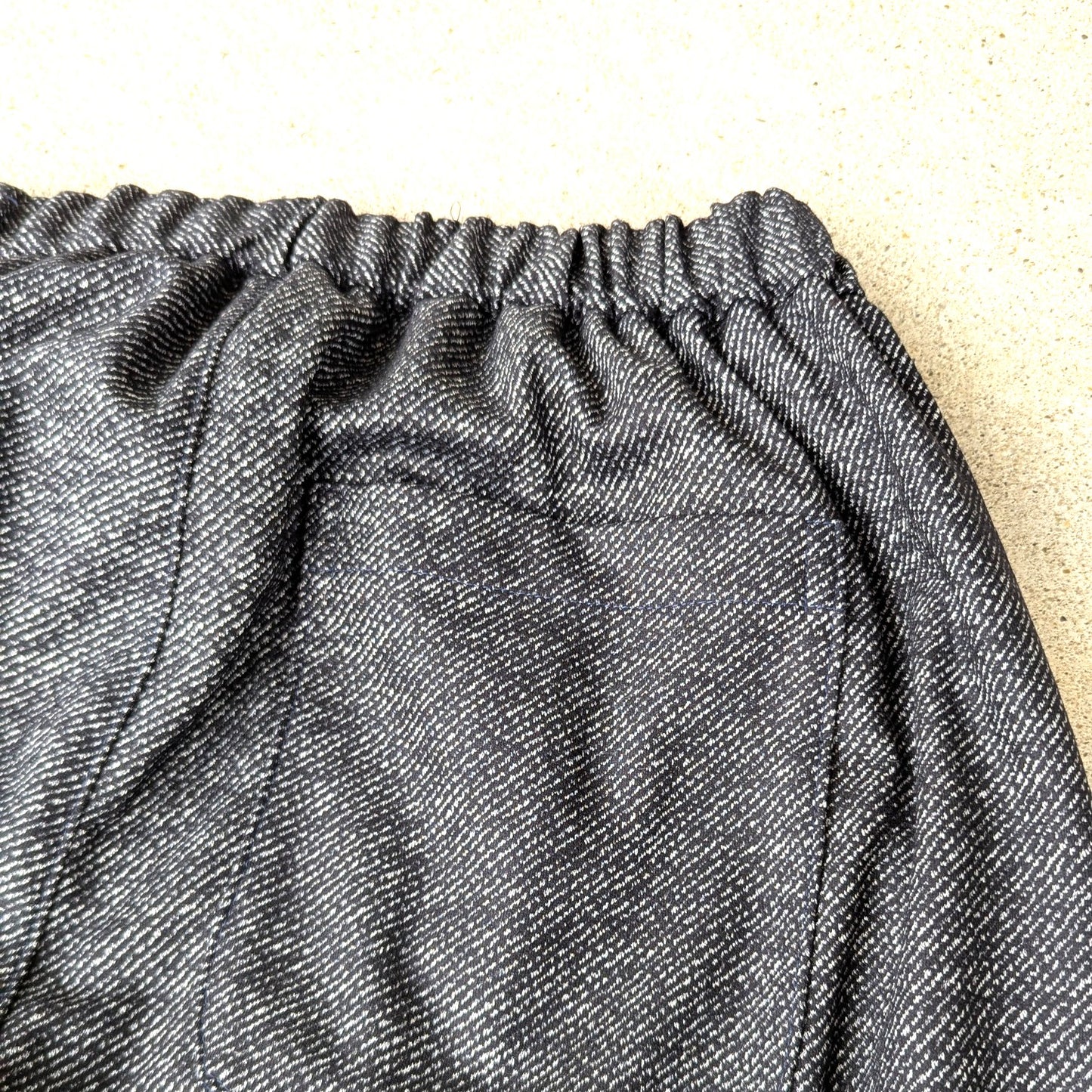 ＜OSOCU＞尾州ウール バルーンパンツ ニット（編み）生地 ネイビー杢