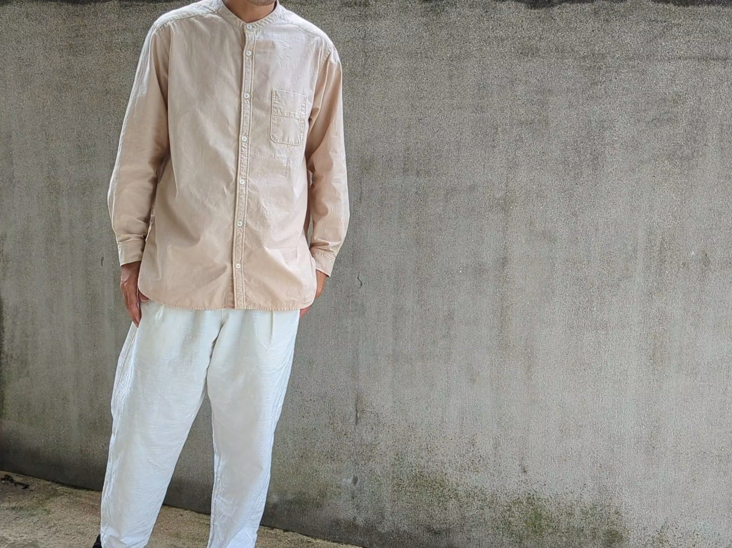 <OSOCU> 知多木綿 草木染め バンドカラーシャツ クラフトビール麦芽粕