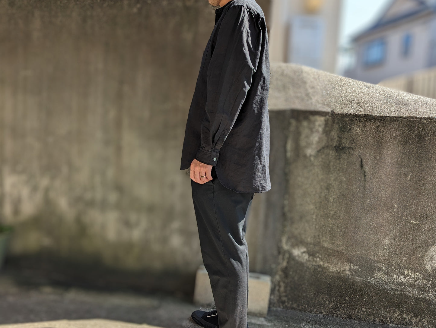 ＜OSOCU＞ 知多木綿 ヘンプコットン バンドカラーシャツ 名古屋黒紋付染