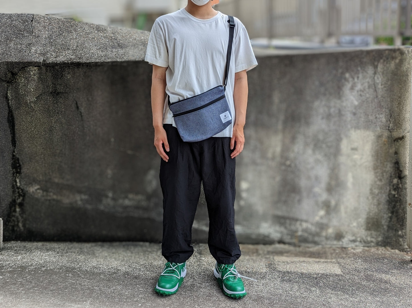＜OSOCU＞知多木綿 サコッシュ バッグ 刺し子織 紺黒
