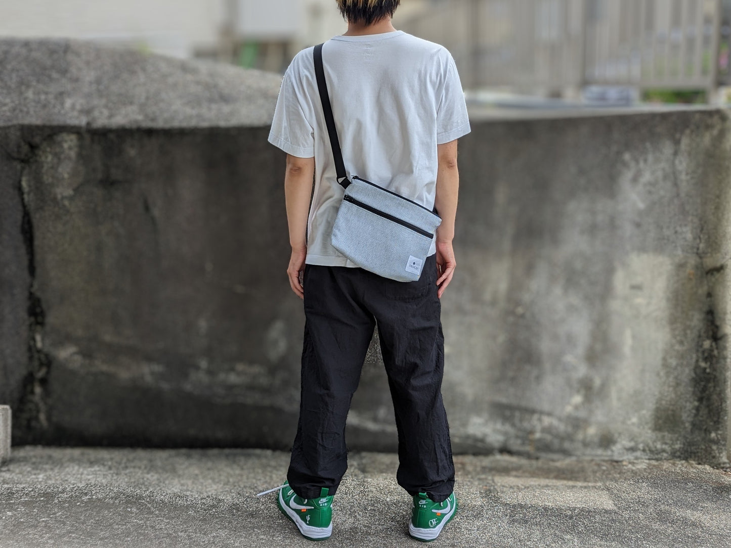 ＜OSOCU＞知多木綿 サコッシュ バッグ 刺し子織 白黒