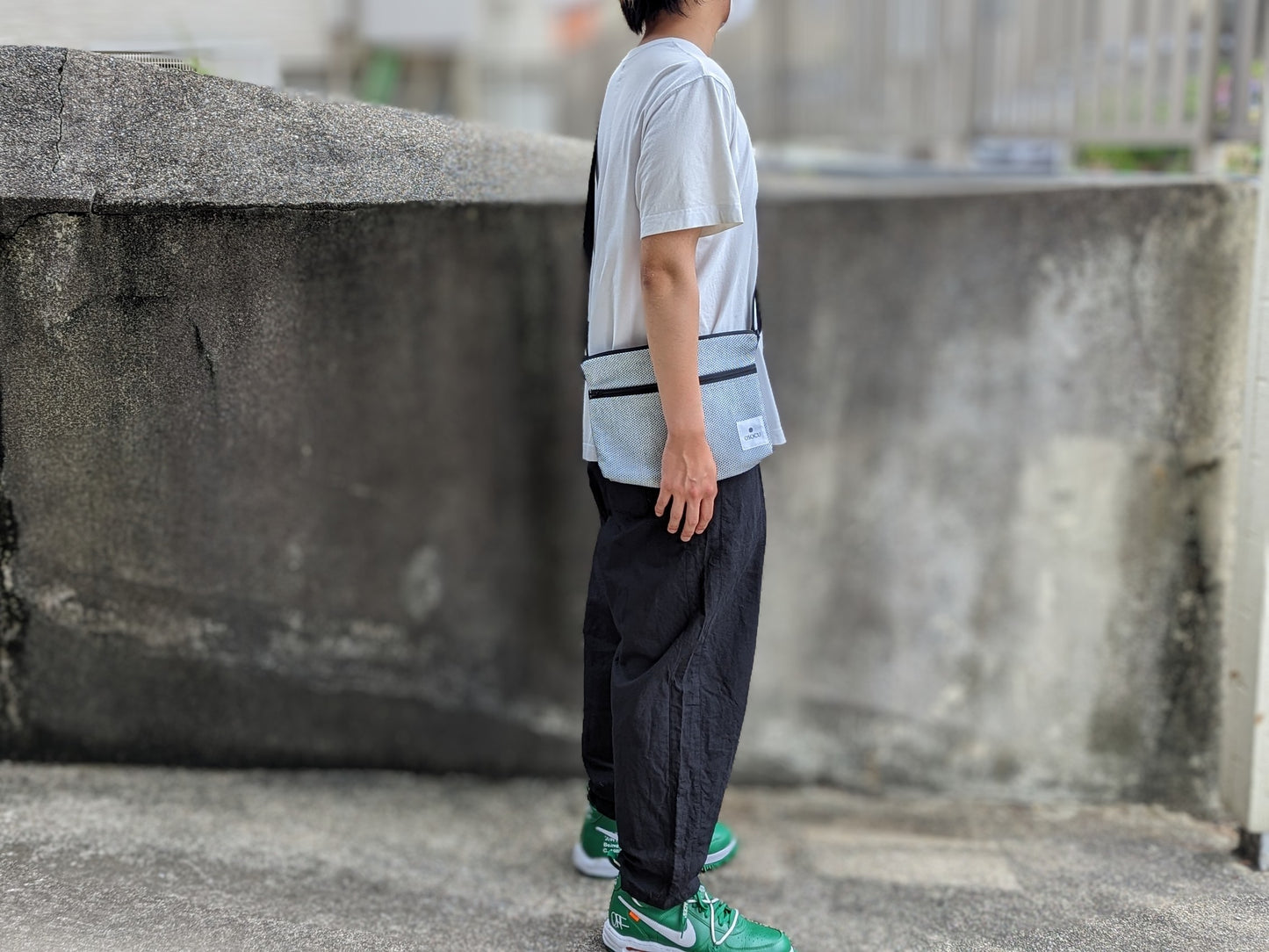 ＜OSOCU＞知多木綿 サコッシュ バッグ 刺し子織 白黒