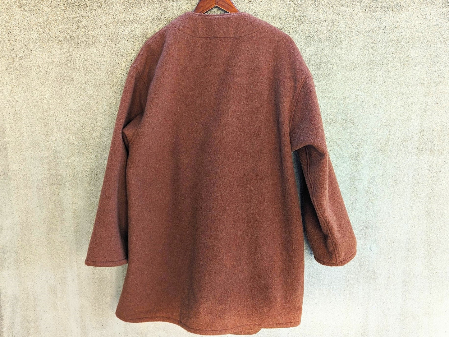 ＜OSOCU＞尾州ウール 毛七 ノーカラージャケット 再生羊毛（リサイクルウール） レンガ