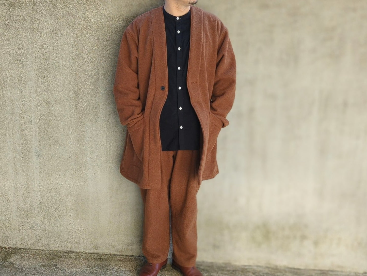 ＜OSOCU＞尾州ウール 毛七 ノーカラージャケット 再生羊毛（リサイクルウール） レンガ