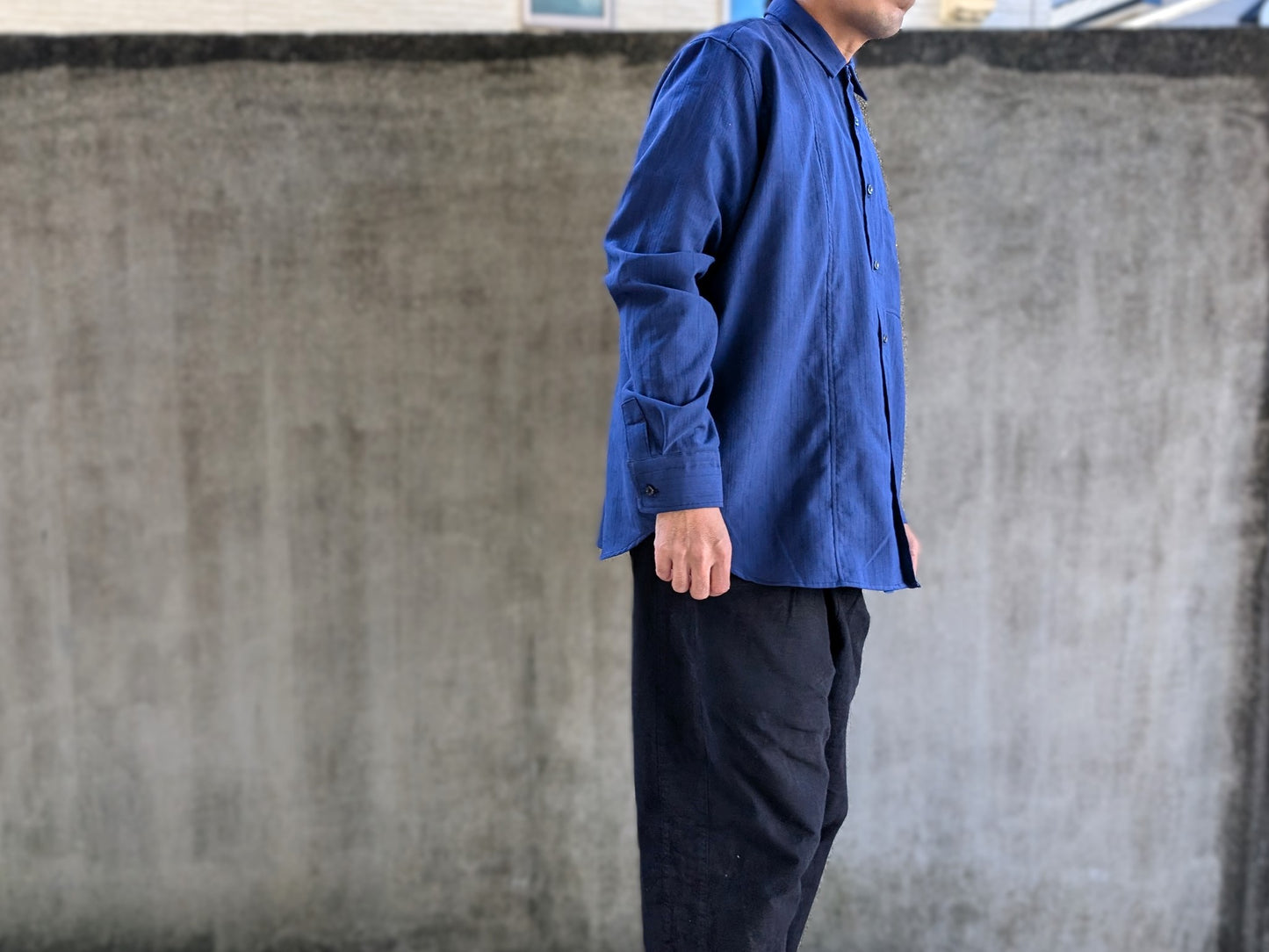 <OSOCU> 知多木綿 シャンタン生地 レギュラーカラーシャツ 鉄紺