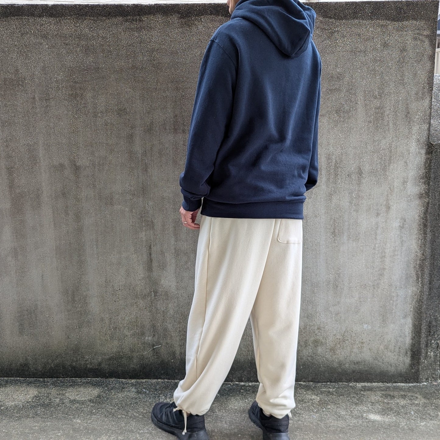 <OSOCU> 国産吊り編み生地のスウェットパンツ アイボリー