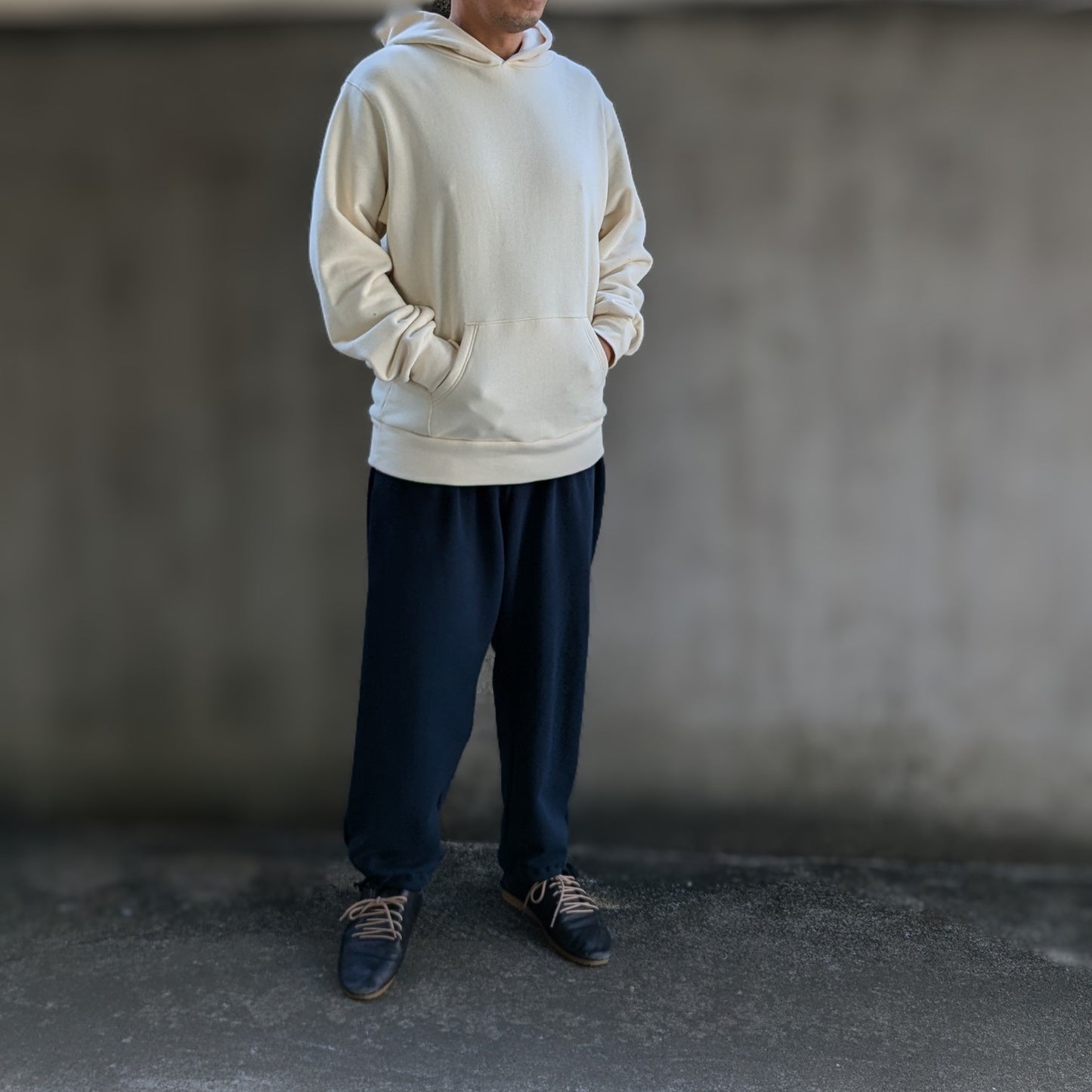 <OSOCU> 国産吊り編み生地のスウェットパンツ ネイビー