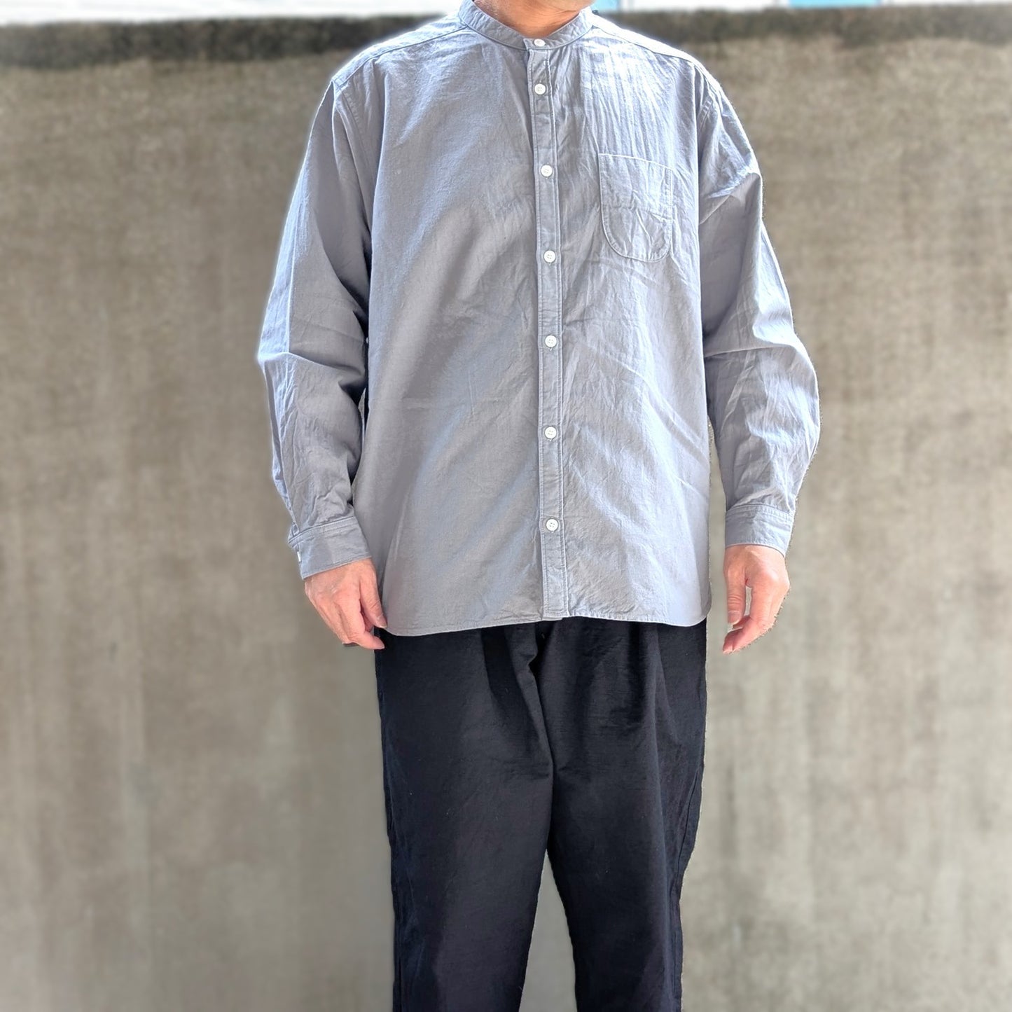 <OSOCU> 伝統色染め 灰青色 知多木綿 バンドカラーシャツ 愛知の素材と技術で作る「伝統を日常で愉しむシャツ」