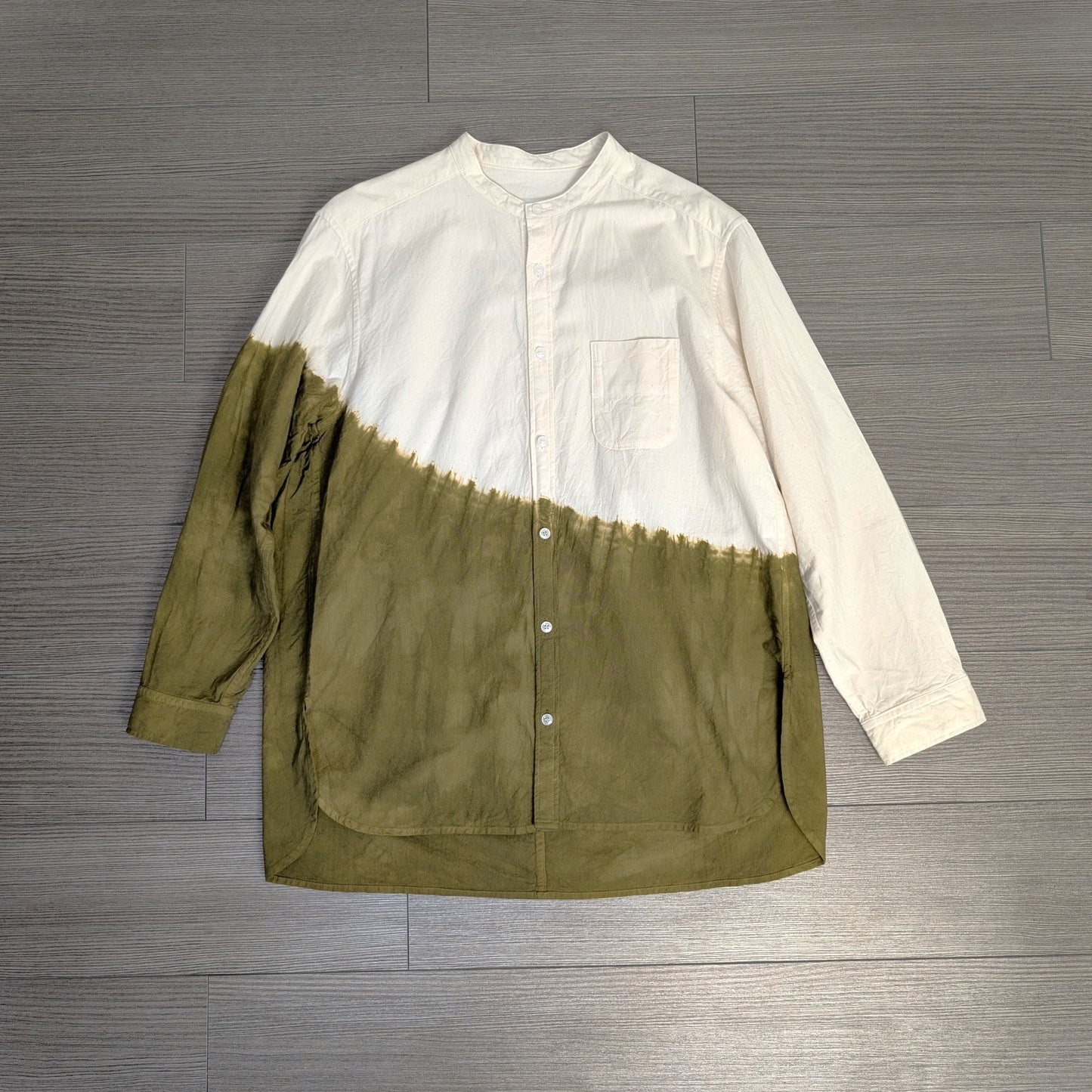 <OSOCU> 絞り染め 知多木綿 バンドカラーシャツ　利休茶（りきゅうちゃ）