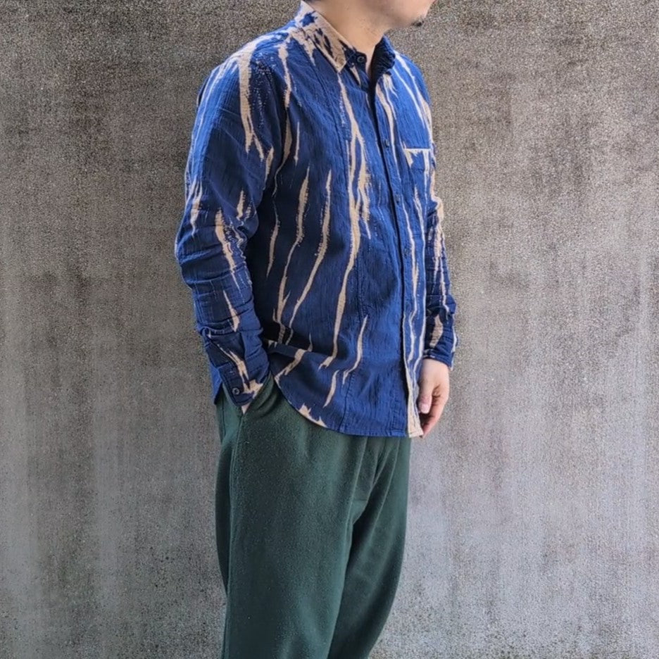 <OSOCU> 知多木綿 シャンタン生地 レギュラーカラーシャツ 竜巻絞りブリーチ
