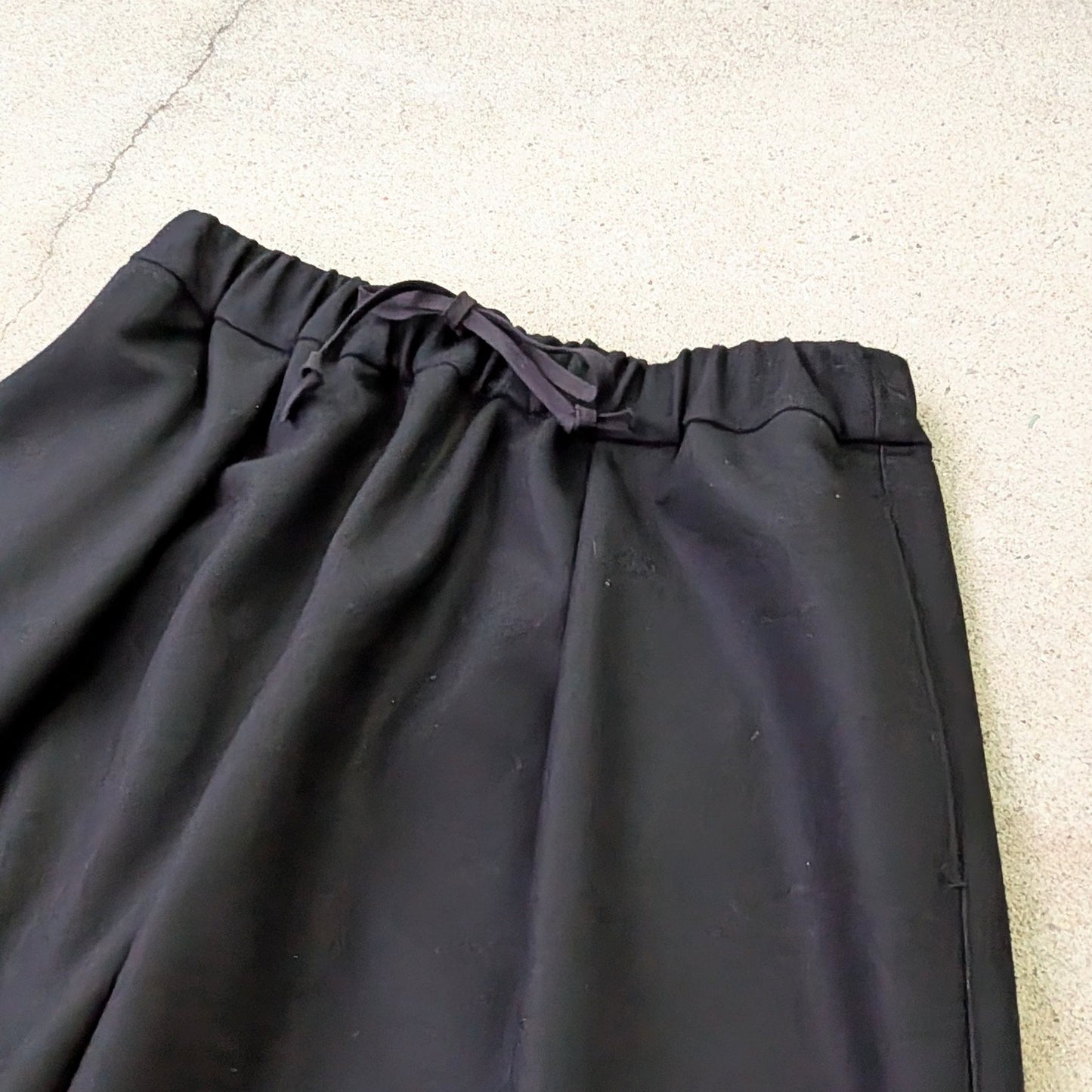 ＜OSOCU＞尾州ウール バルーンパンツ ニット（編み）生地 ブラック