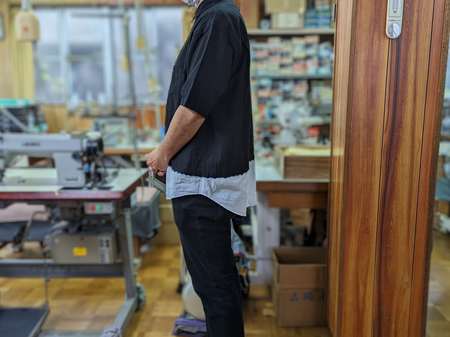 <OSOCU> 知多木綿 ちりめん生地 半袖リラックスシャツ スソノコシ 名古屋黒紋付染