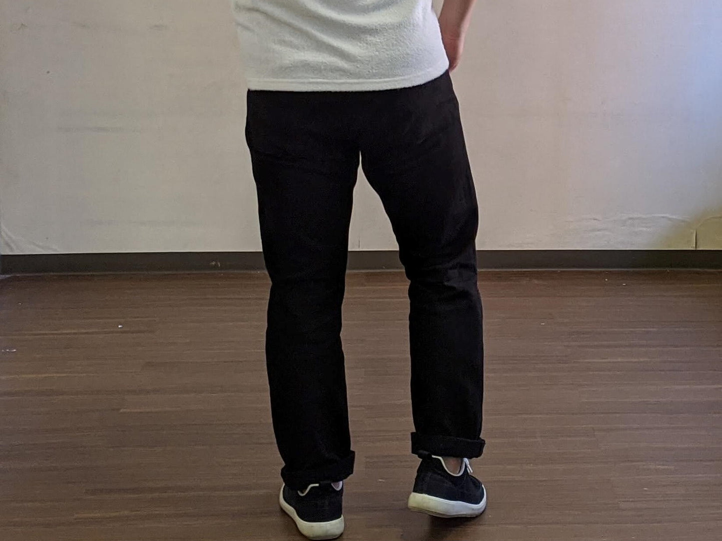 <ツムギラボ>デッドストック生地 鉄紺染め テーパードデニムパンツ 名古屋黒紋付染